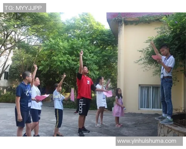 足球明星告别演说:回顾辉煌岁月与未来展望的感人致辞