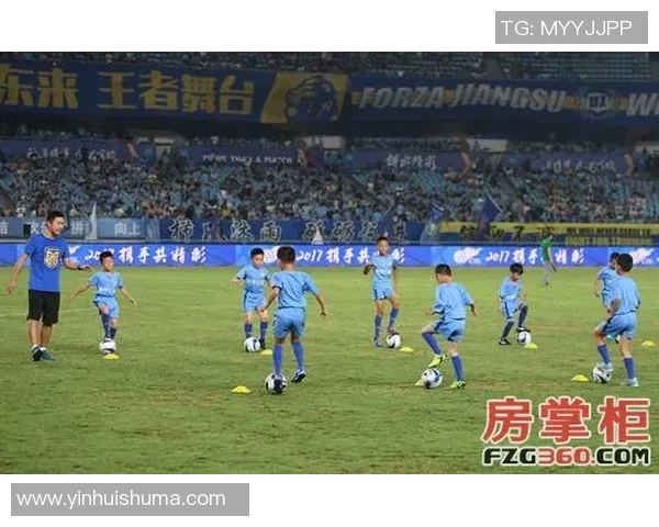 当今足坛璀璨星辰盘点全球顶级足球明星及其影响力分析 当今足坛璀璨星辰盘点全球顶级足球明星及其影响力分析