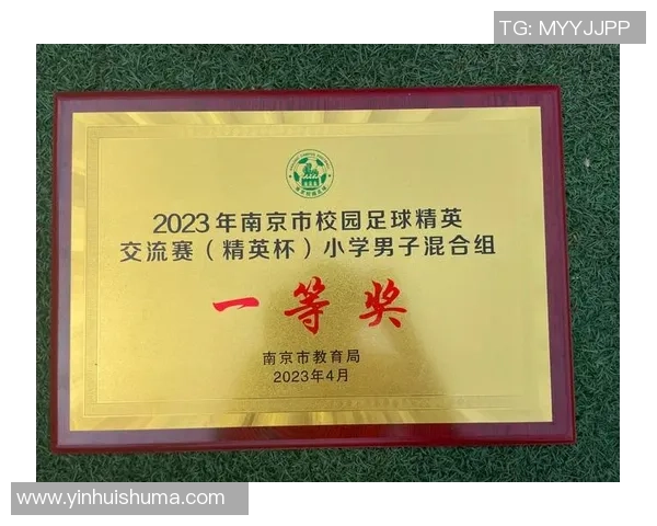 成都足球队荣登足球团队协作排行榜第五名展现团队精神与实力 成都足球队荣登足球团队协作排行榜第五名展现团队精神与实力